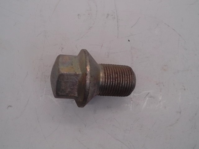 675972A Bolt for AGCO