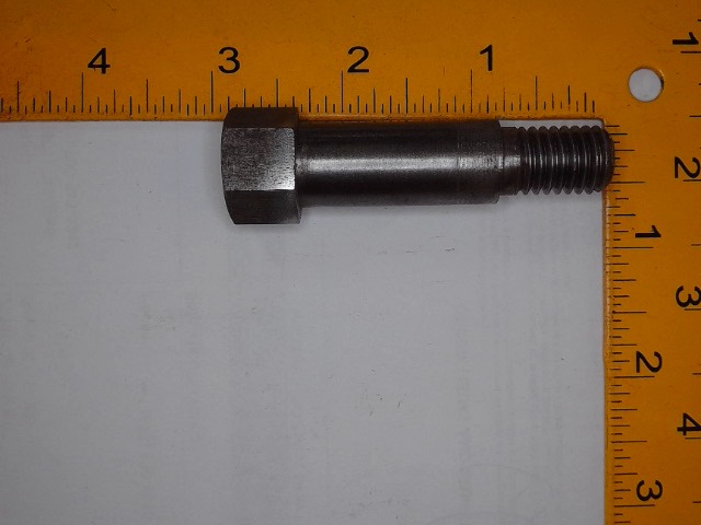 UT413 AGCO Bolt