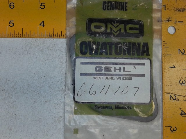 064107 Gskt for GEHL MANITOU