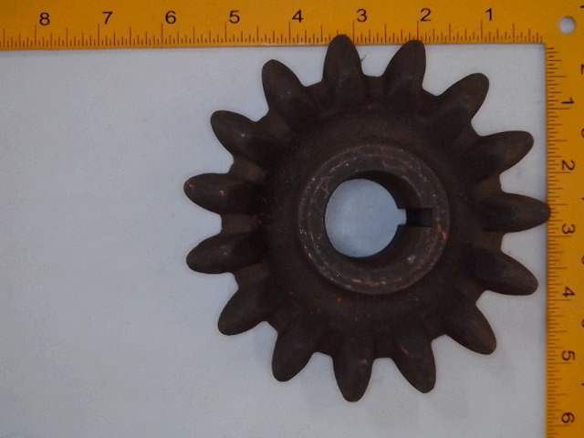 E384 AGCO Gear 15t
