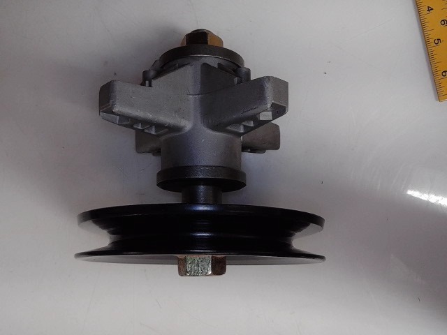 918-04124A Spindle for CUB CADET
