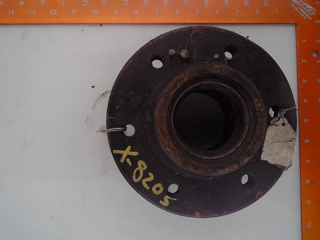 X-8205 Hub for BUSHHOG KEWANEE