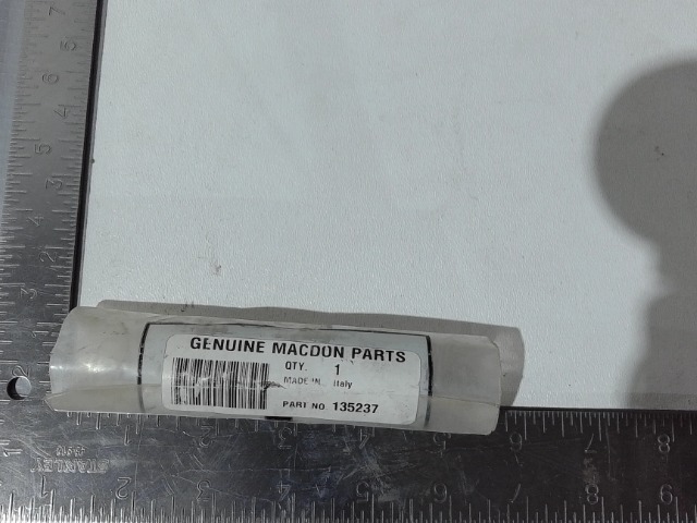 135237 MACDON Coupler