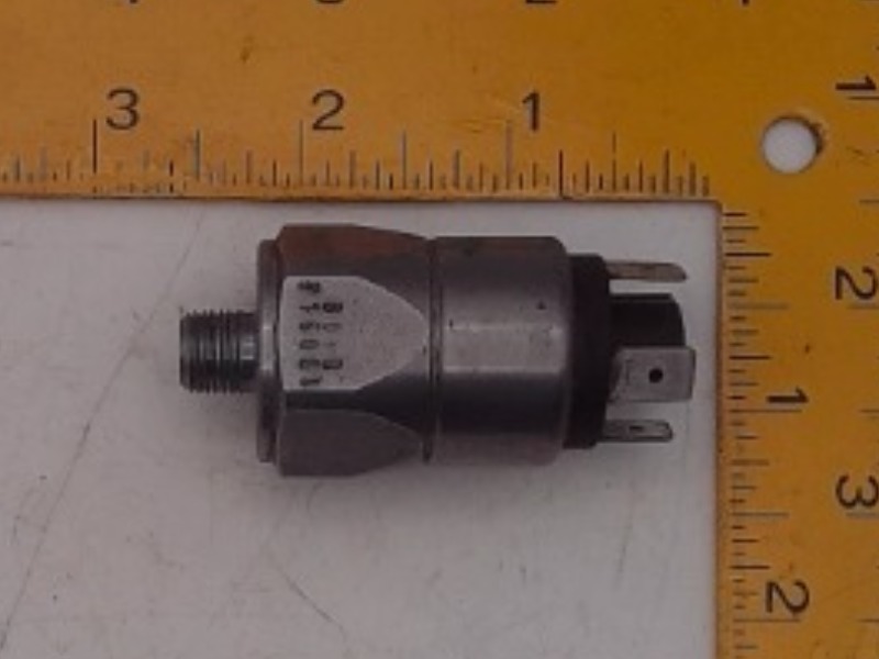 1960296 Screw for AGCO