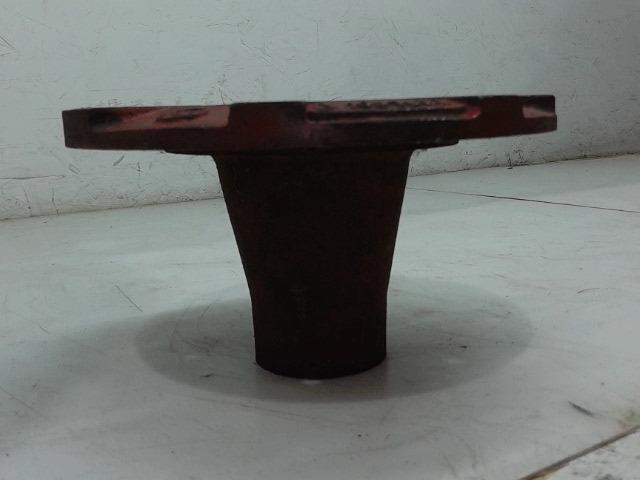 105768 Hub for GEHL MANITOU