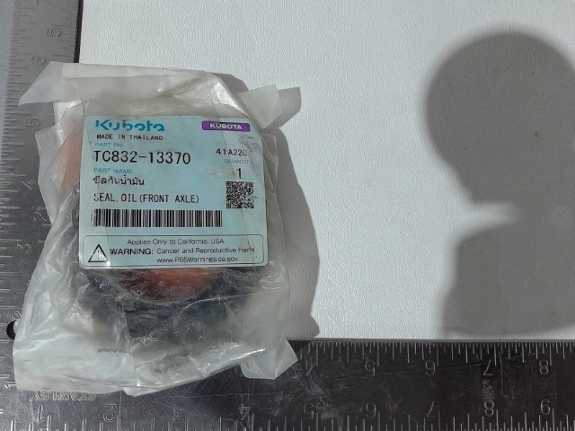 TC832-13370 Oil Seal