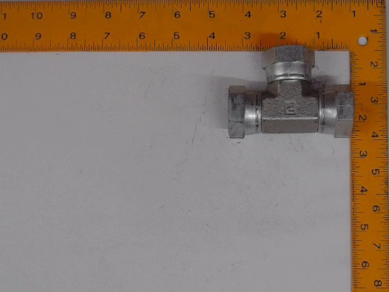 X077T-12 Tee for JOHN DEERE
