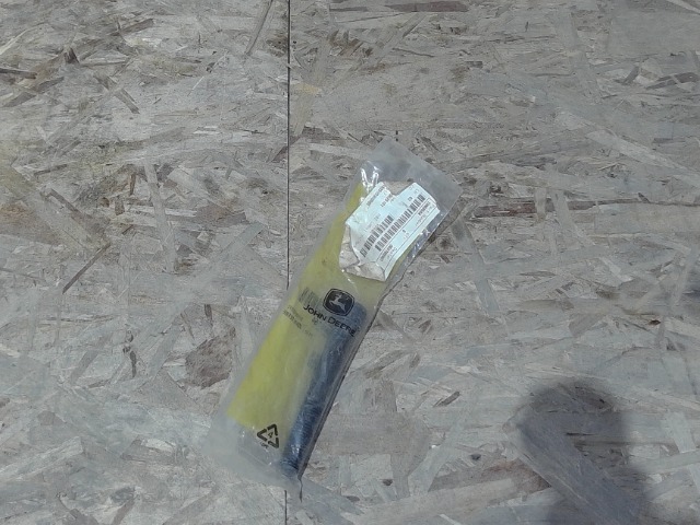 19M8564 JOHN DEERE Bolt