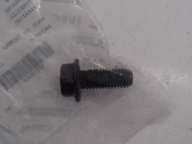 87015905 Bolt
