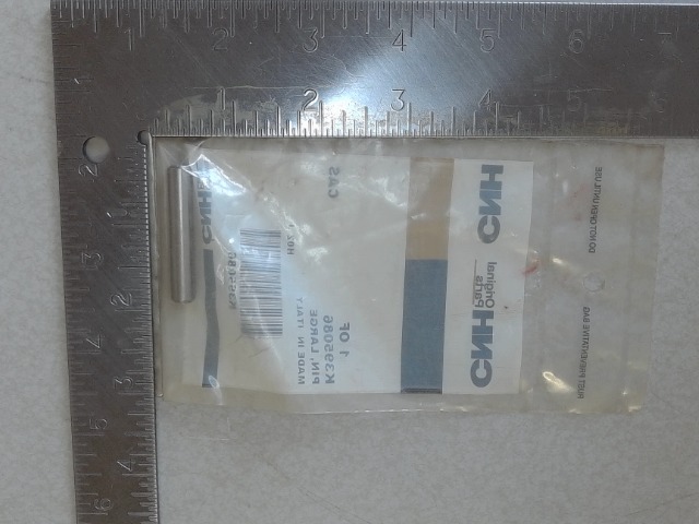 K395086 CASE NEW HOLLAND Pin