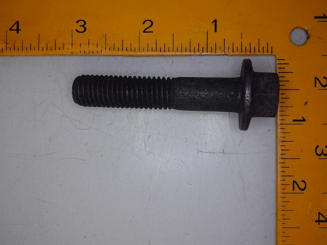 3905372 CUMMINS Bolt