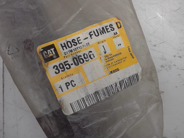 3950696 Hose-fumes