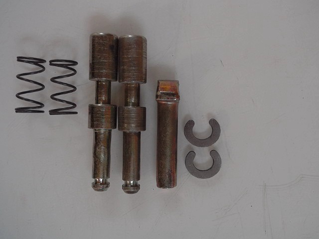 A-13006138 JOHN DEERE Pin W/spring