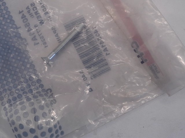140541A1 Bolt for CUB CADET