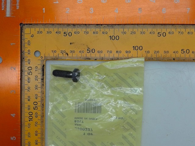 J900227 Bolt 8.8