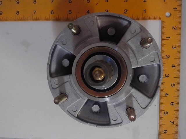 A-B1JD58 Hub for JOHN DEERE