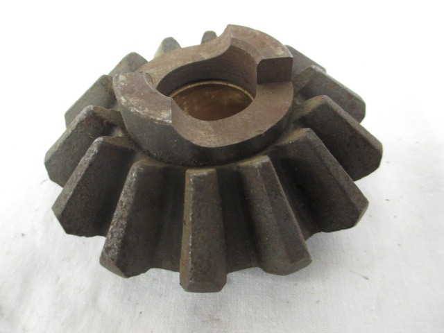 140-16124 Gear for GEHL MANITOU