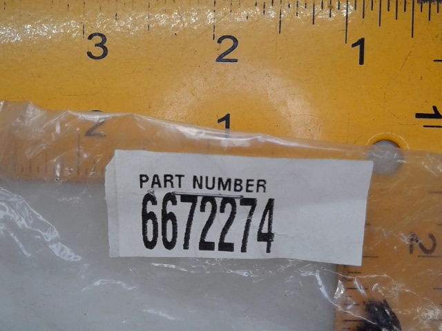 6672274 BOBCAT Screw