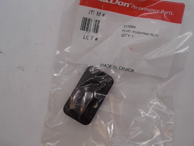 213084 MACDON Plug