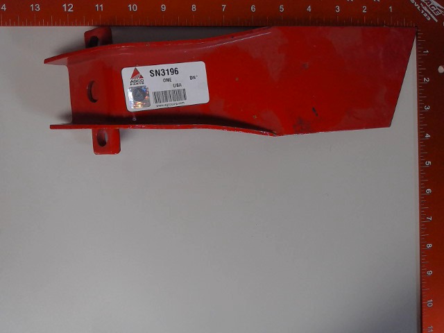 SN3196 Scraper/bracket for AGCO