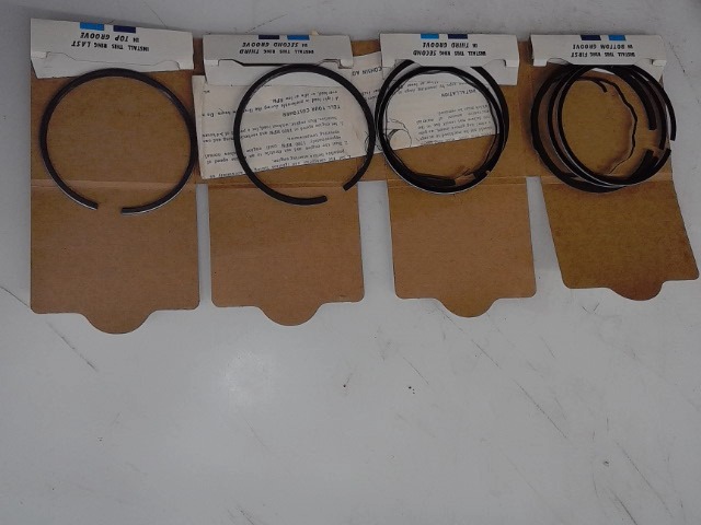 DR44S20 Ring Set for CUB CADET