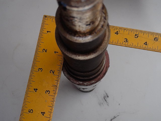 067065 Spindle for GEHL MANITOU