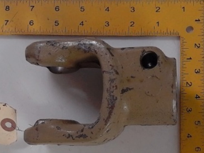 W102-6506 6sp Yoke W/pin for AGCO