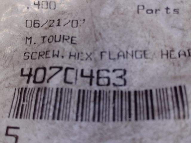 4070463 CUMMINS Screw