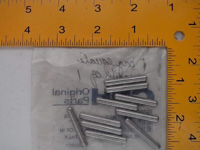 85808272 Needle Set