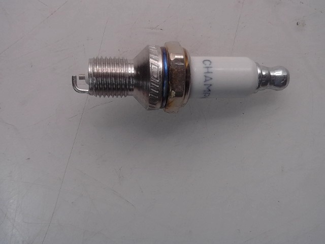 RDZ4H Spark Plug for CUB CADET