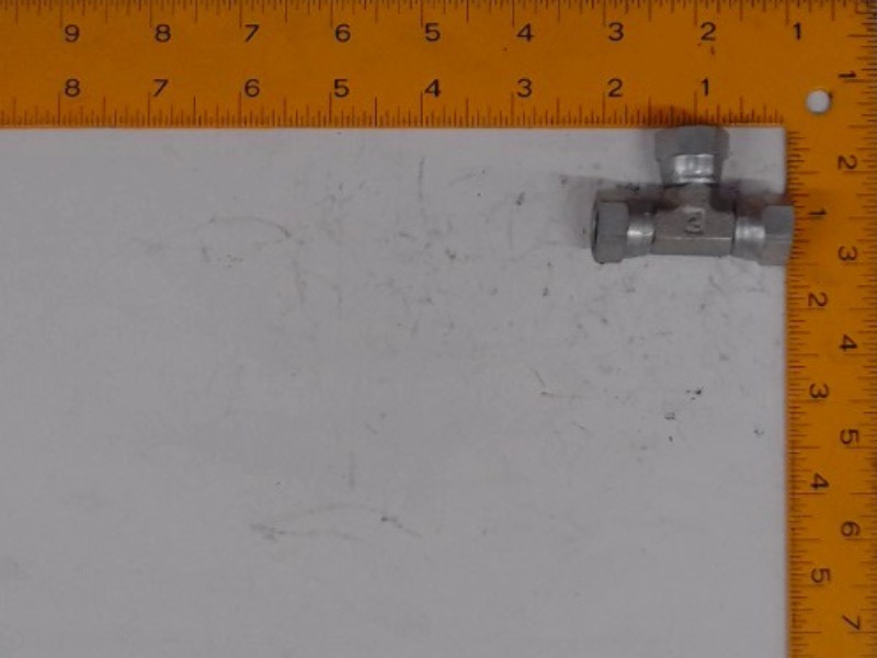 X077T-4 Tee for JOHN DEERE