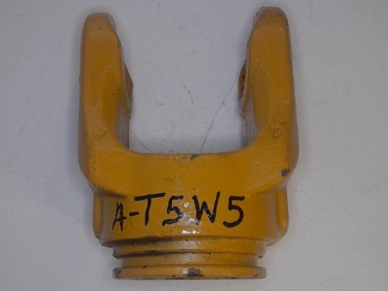 A-T5W5 Yoke for JOHN DEERE