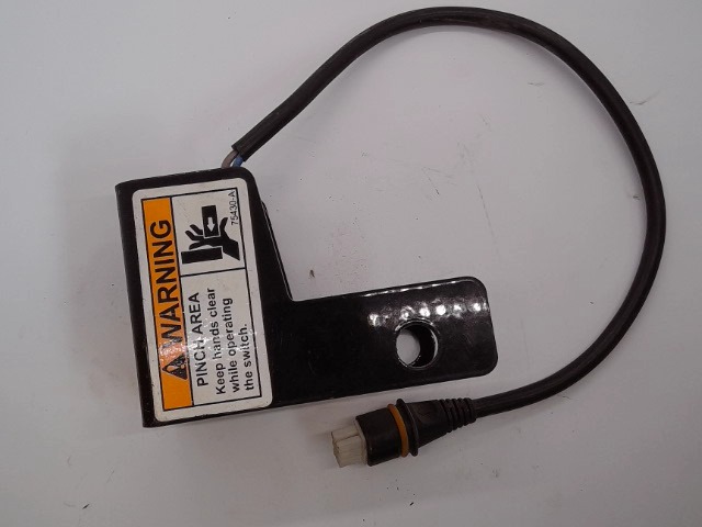 75422 WOODS Plug
