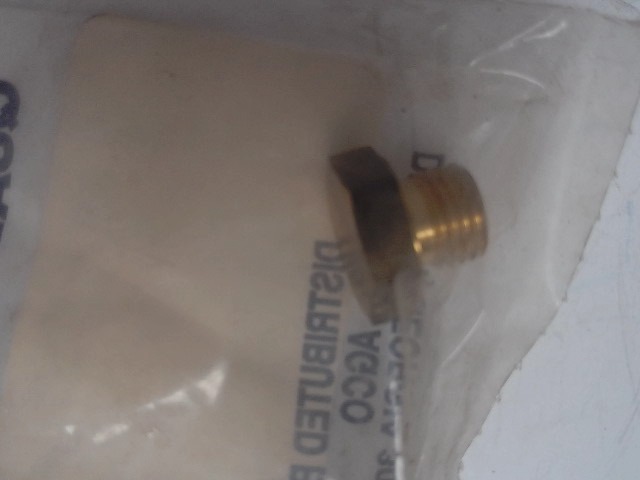 1896235M1 Plug for AGCO