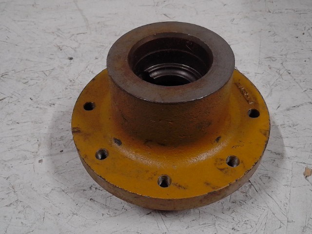 A51157 CASE Wheel Hub 8 Hole