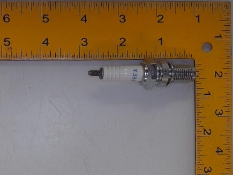 DR8EA Plug for CUB CADET