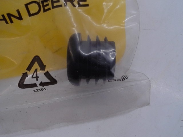 UC23605 Plug for JOHN DEERE