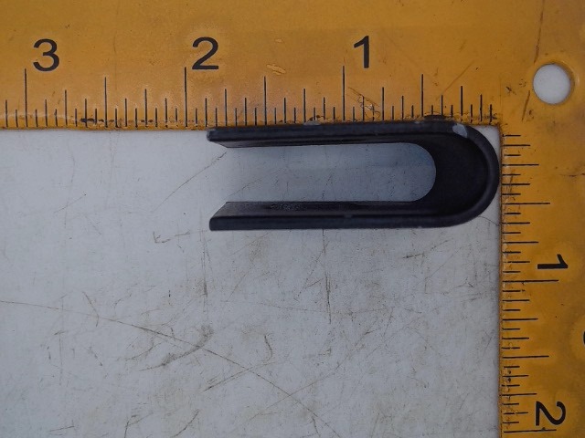 390-32460 Clip for GEHL MANITOU