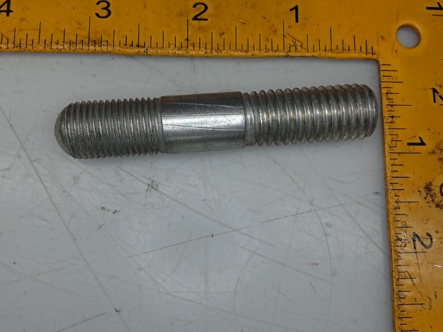 372975S8 Stud for CUB CADET