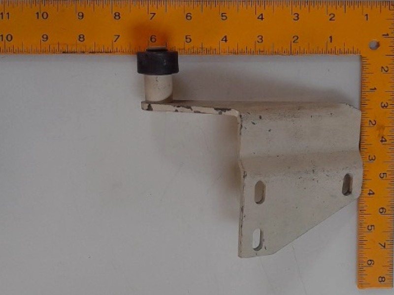 425408001 Bracket