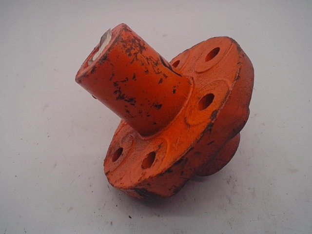 70345151 AGCO Hub W/zerk