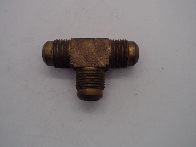 P033T-8-8 Fluid Connector for INTERNATIONAL TRUCK