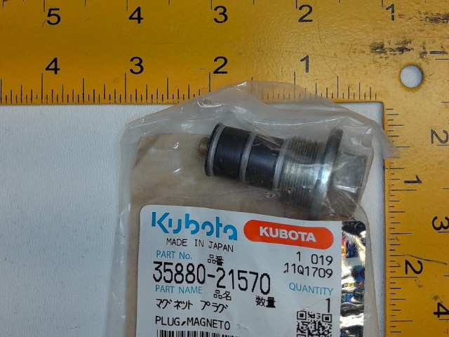 35880-21570 Plug