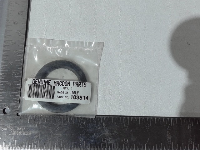 103514 MACDON Seal