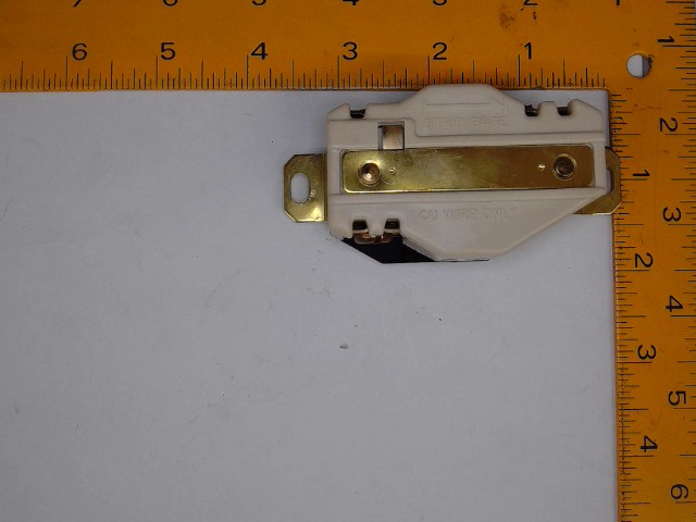 18961-03380 Receptacle