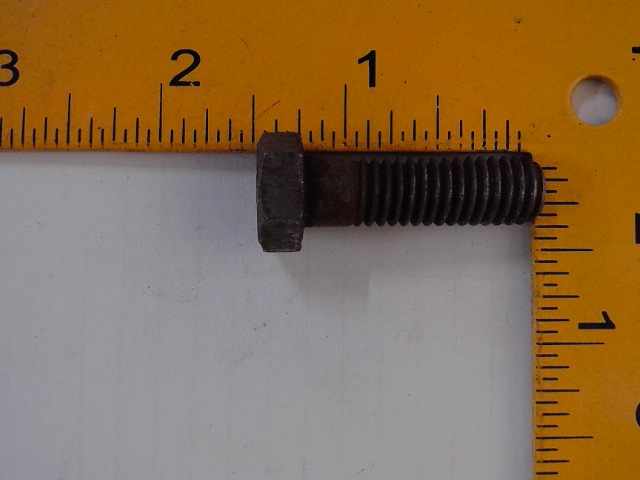 MO352 AGCO Bolt