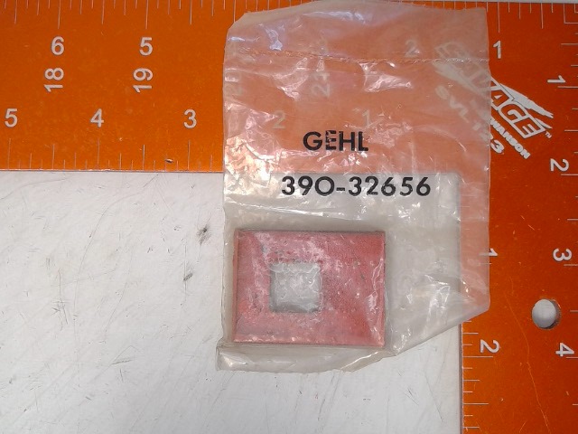 390-32656 Clip for GEHL MANITOU
