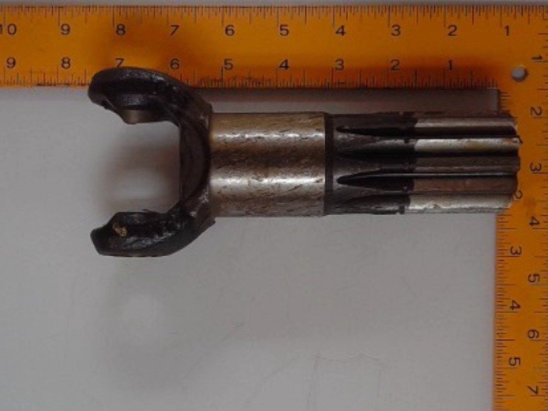 85805997 CASE Yoke