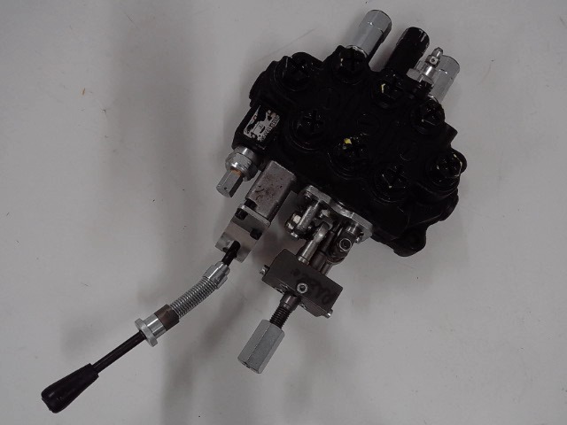 175918 3 Spool Valve for GEHL MANITOU