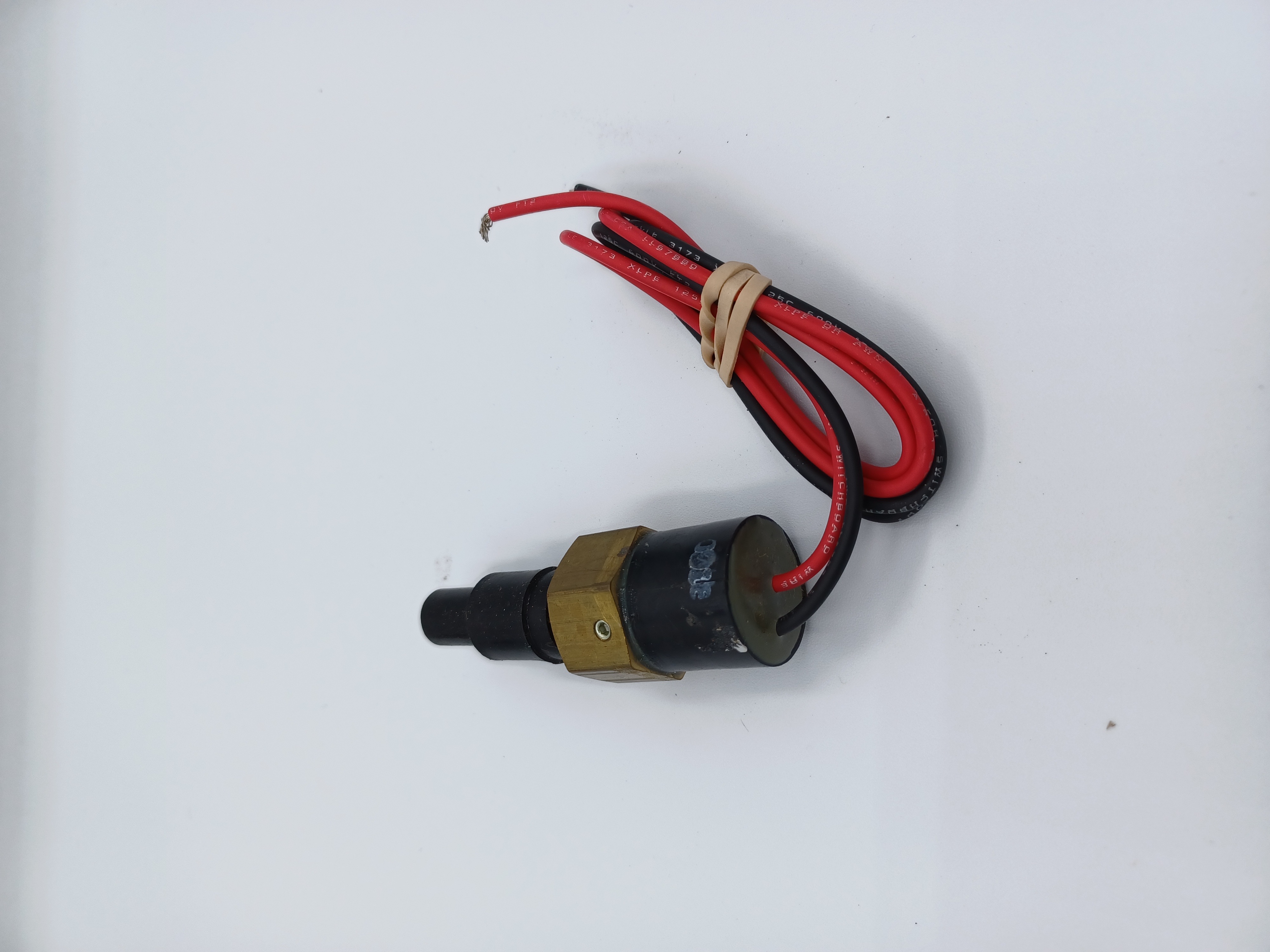 7N9738 Housing